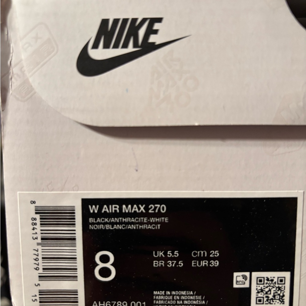 Nike Air Max 270 in Black and White - Picture 8 of 9